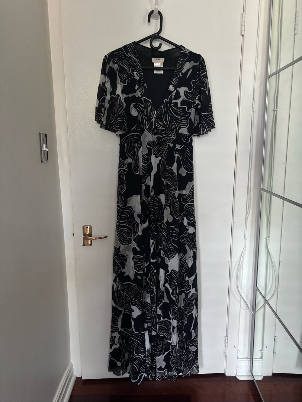 Fuzzi Dress NWT. Size L (46). V-Neck Chiffon Maxi Dress